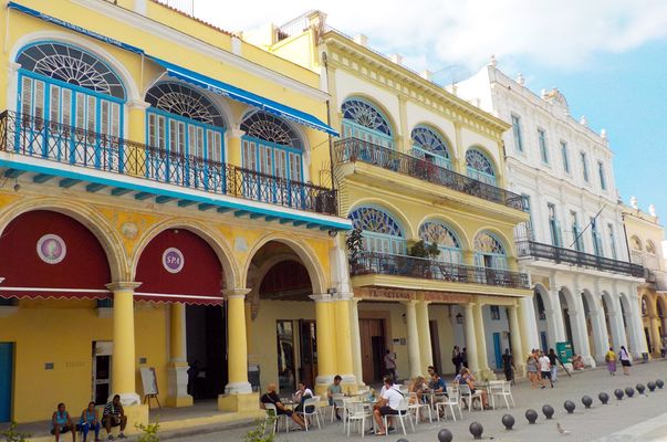 plazas of Habana vieja